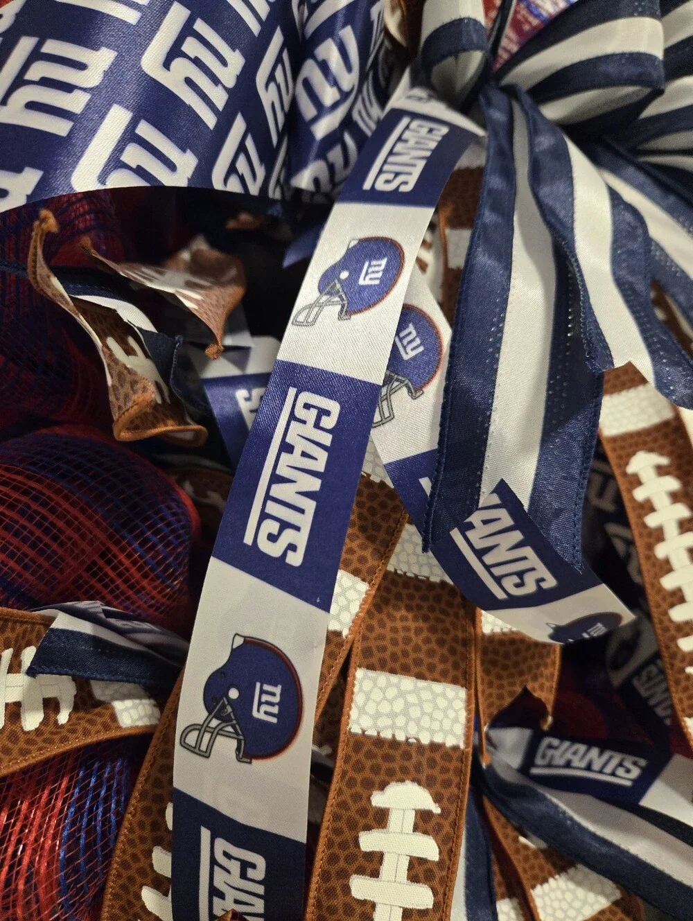 Large NFL NY Giants Ribbon Wreath - Picture 3 of 3
